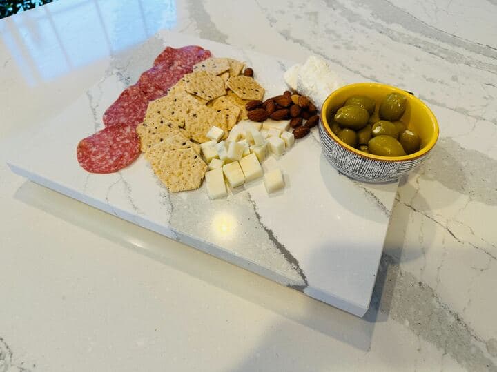 Image of a cheeseboard gift